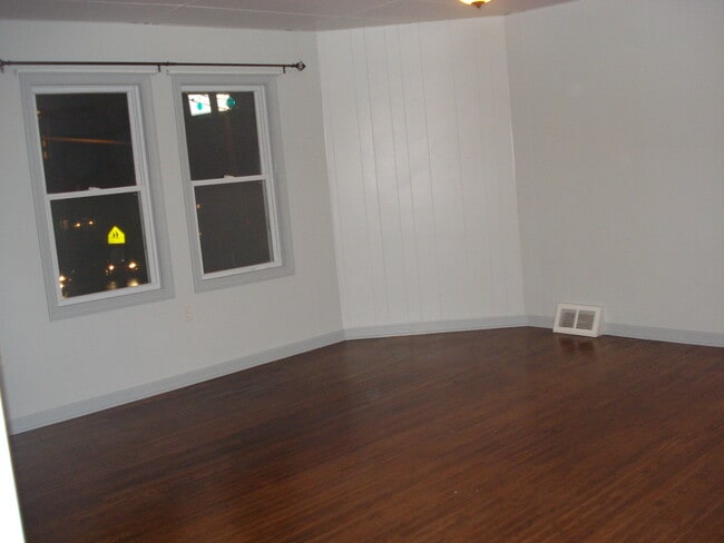 Building Photo - 11 N Wade Ave