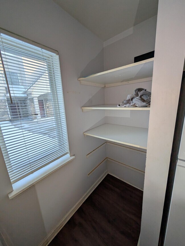 Foto del edificio - 849 Brandon Ave