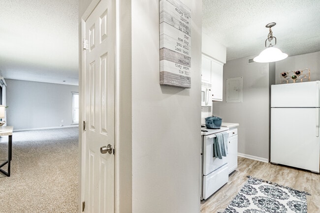 Building Photo - 631 Pine Ridge Pl