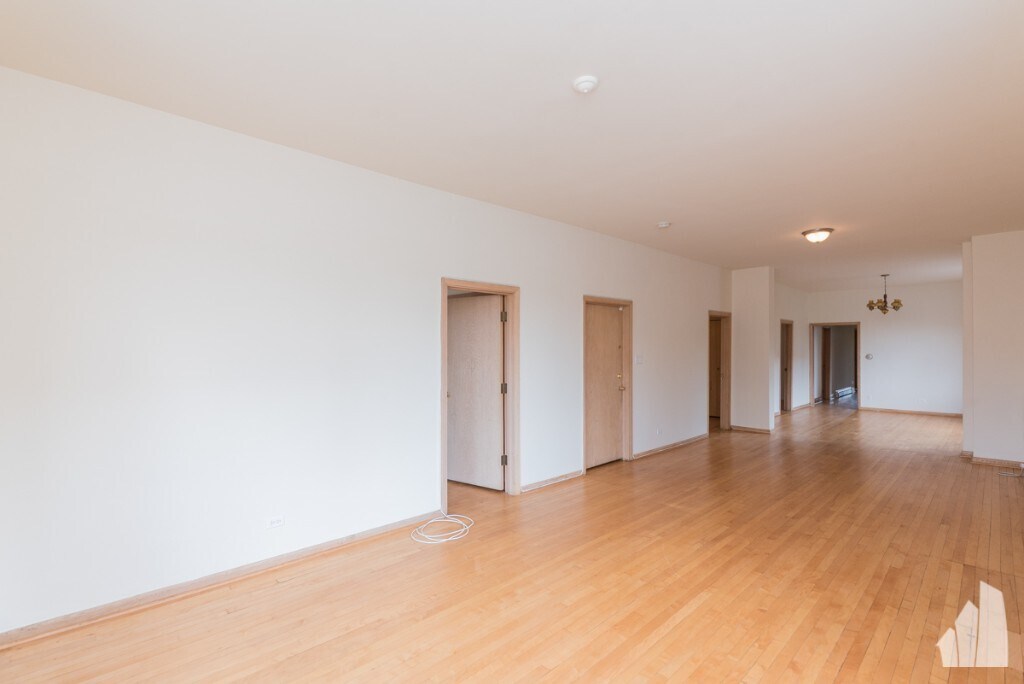 Primary Photo - 3721 W Fullerton Ave