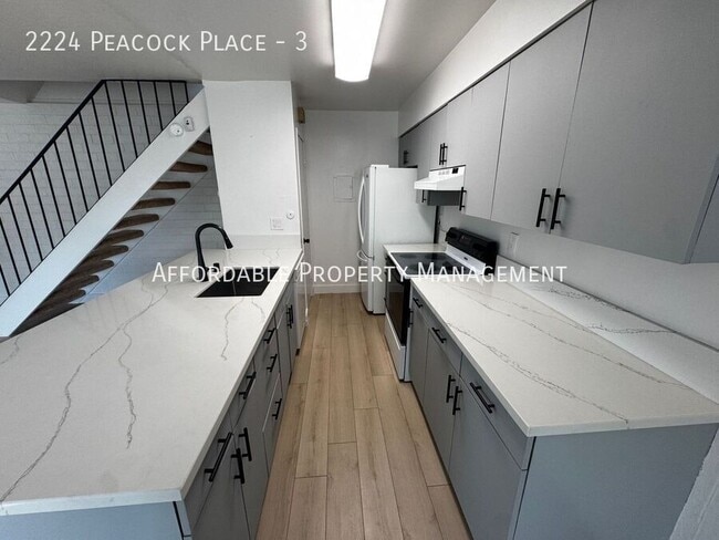 Foto del edificio - 2224 Peacock Pl