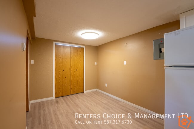 Building Photo - Basement Unit With Onsite Laundry, Close t...