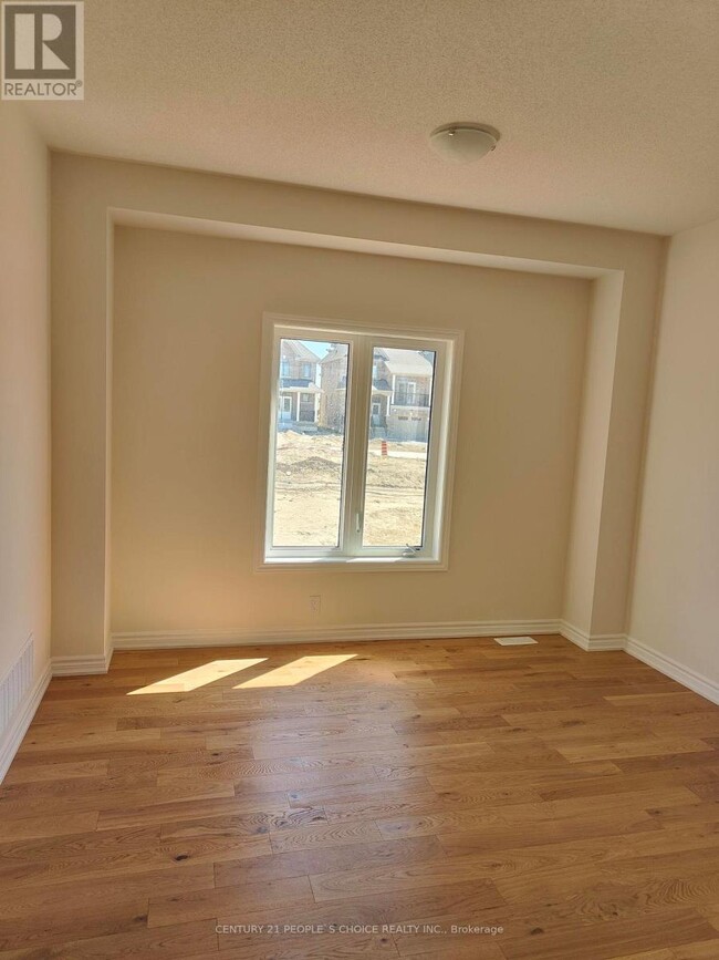 Building Photo - 6 Fenn Cres