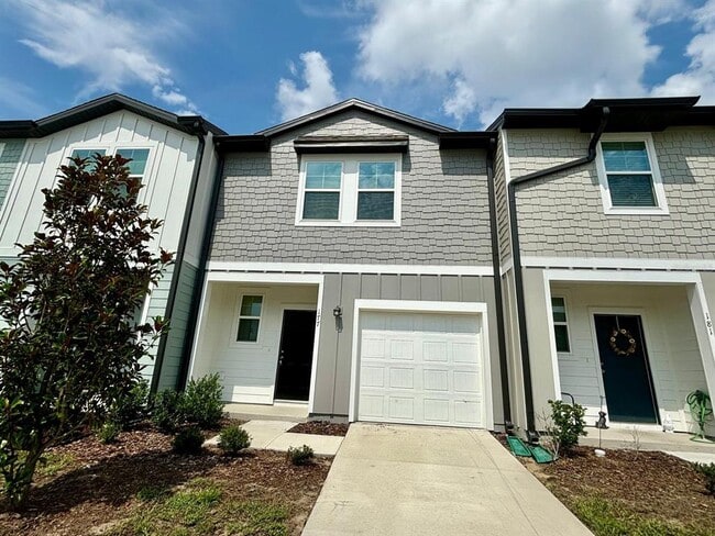 Building Photo - 177 Mandovi St