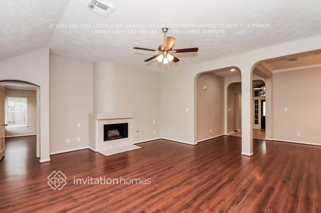 Building Photo - 3801 Lake Dr
