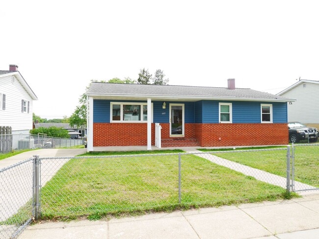 Building Photo - Charming 3-Bedroom Single Family Home with...