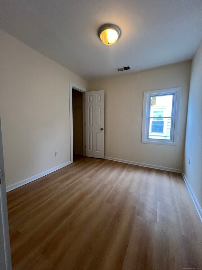 Foto del edificio - 1003 Howard Ave