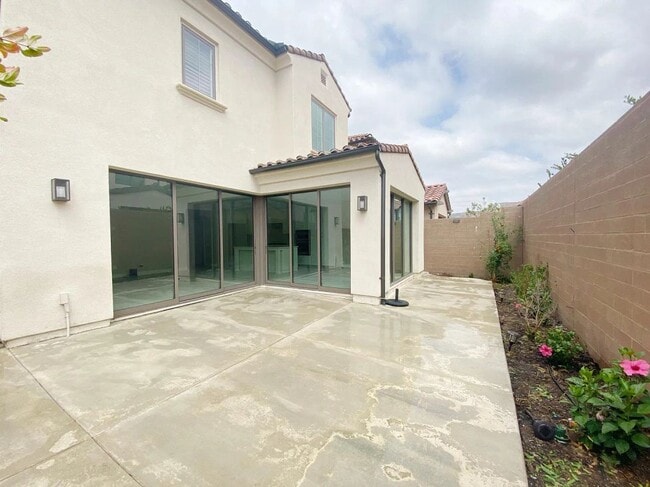 Building Photo - 118 Della