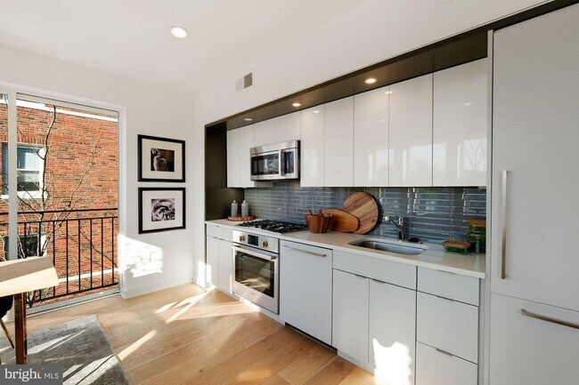 Foto del edificio - 129 W St NW