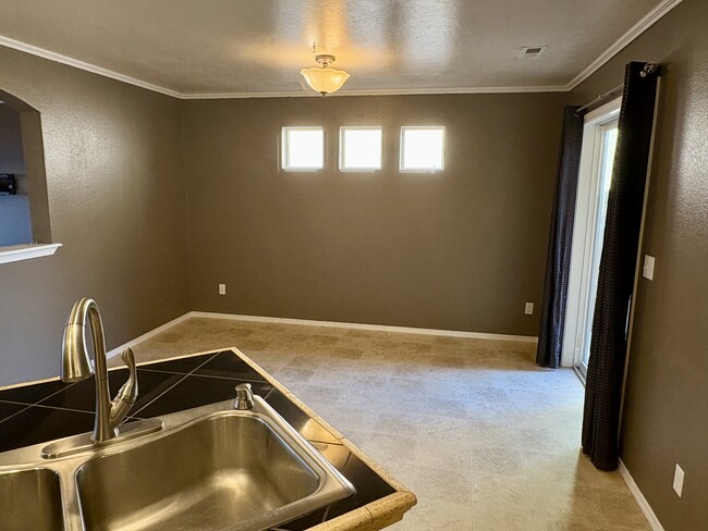 Foto del edificio - 738 N Carisbrooke Ave