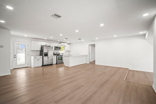 Foto del edificio - Fully Renovated 3 Beds 2 baths condo off Mcgregor - Fort Myers