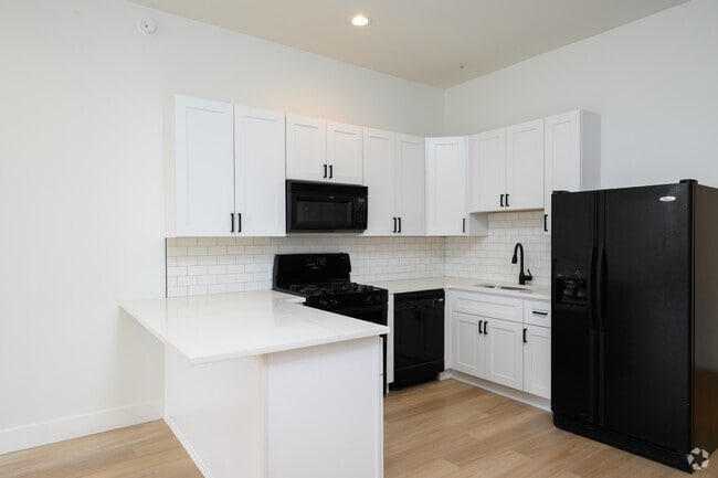 2BR, 1BA - Kitchen - Becker Building