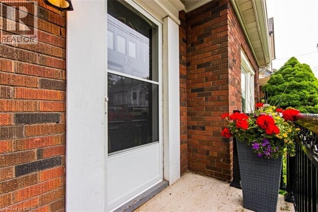 Building Photo - 19 Gilmour Pl