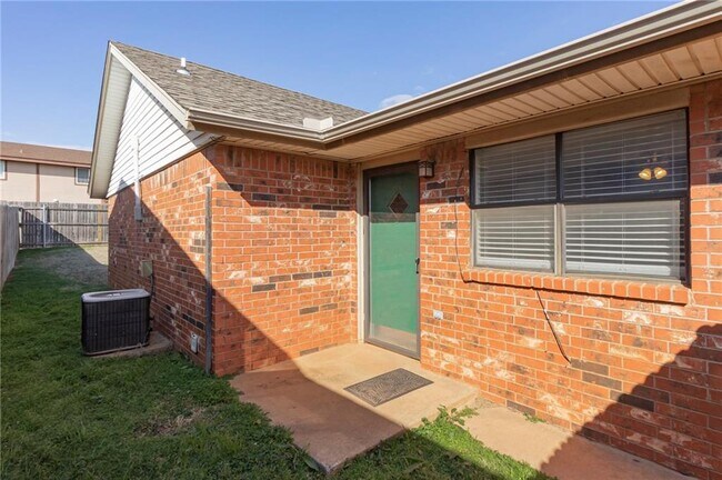 Building Photo - 1409 Sequoyah Ave