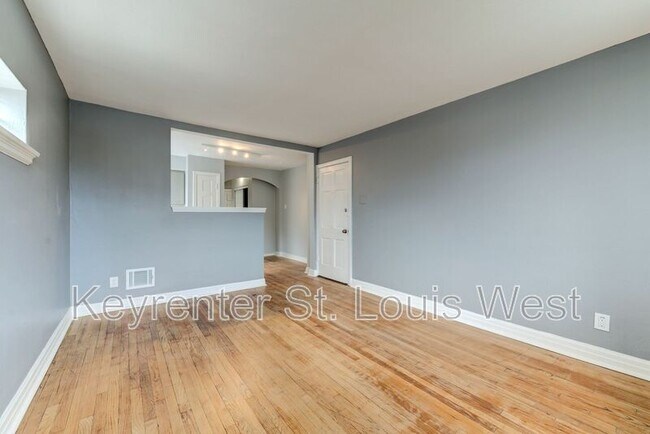 Building Photo - 4946 Kemper Ave.
