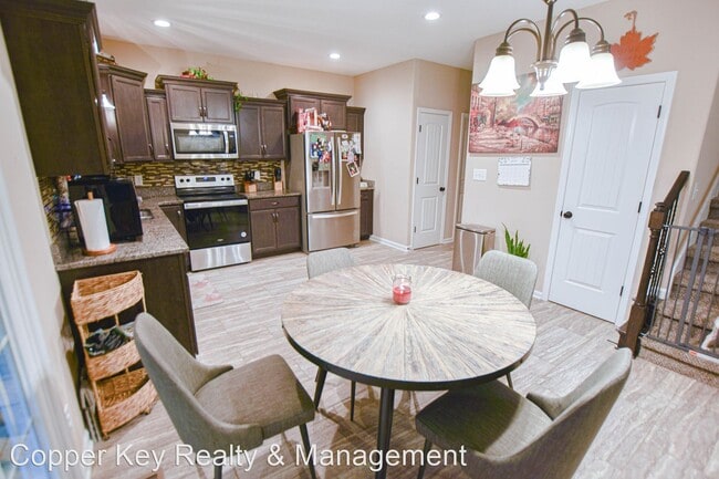 Building Photo - 3 br, 2.5 bath House - 338 Chalet Circle