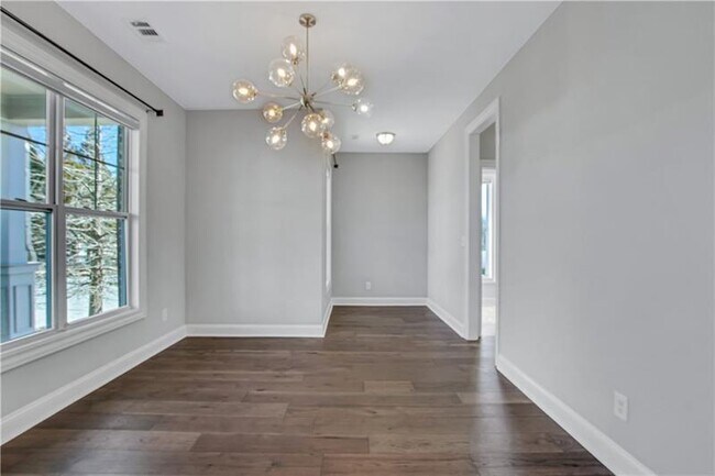 Foto del edificio - 1776 Westmoreland Ln NW