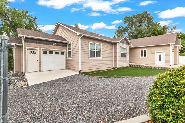 Building Photo - 2245 Idella Ct