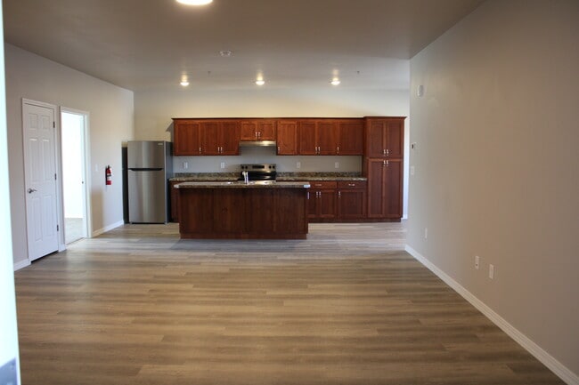 Building Photo - 665 Heyburn Ave