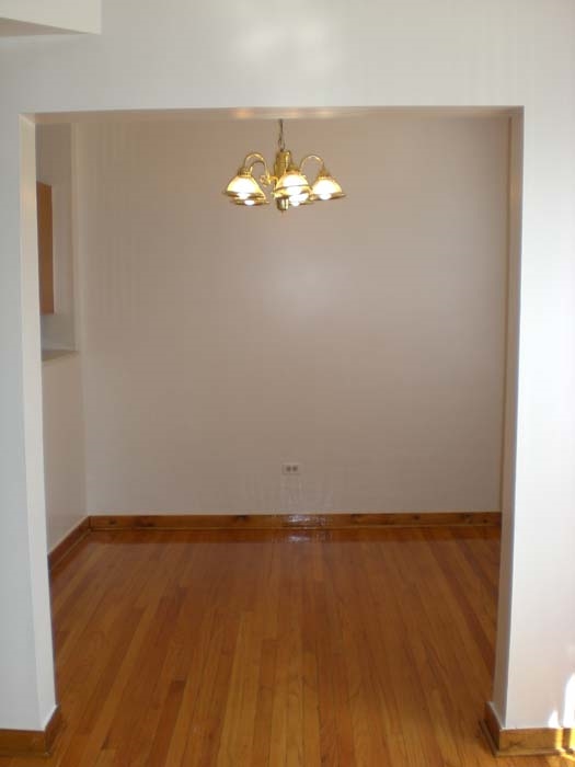 Sala de estar - 6320-6328 S Troy St