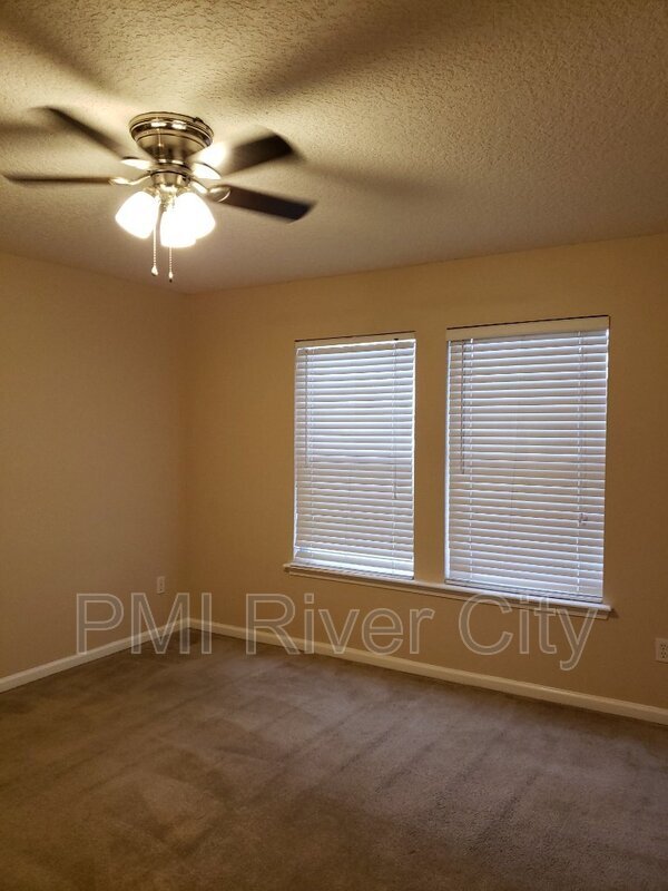 Building Photo - 13543 Devan Lee Dr E