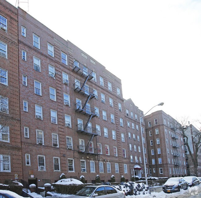 Building Photo - 415 E 17th St