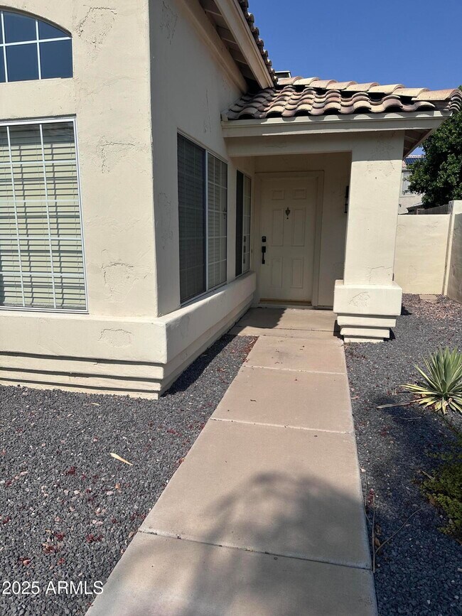 Foto del edificio - 21940 N 69th Dr