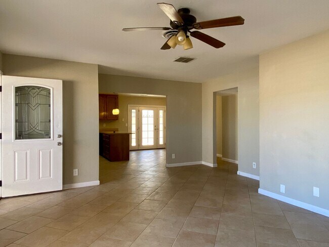 Foto del edificio - AVAILABLE NOW!!