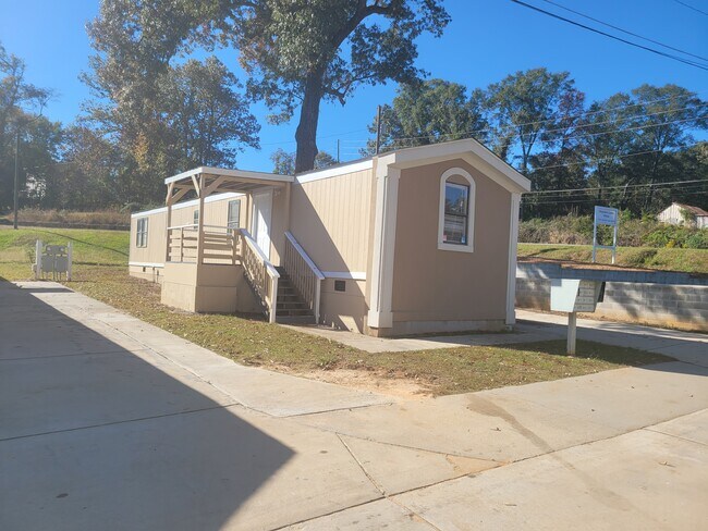 Foto del edificio - 716 N Houston Lake Blvd