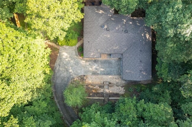 Building Photo - 218 River Dr