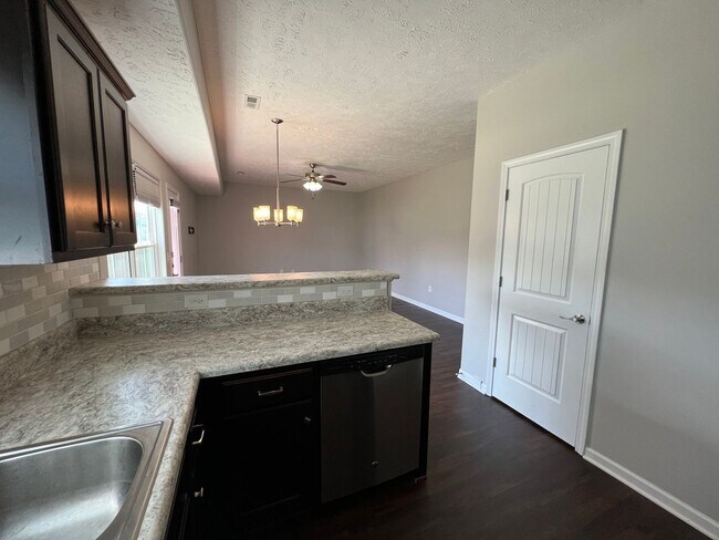 Foto del edificio - 3 br, 2.5 bath House - 1712 Sunray Dr.