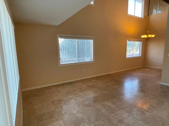 Building Photo - 1808 Huntington Ln