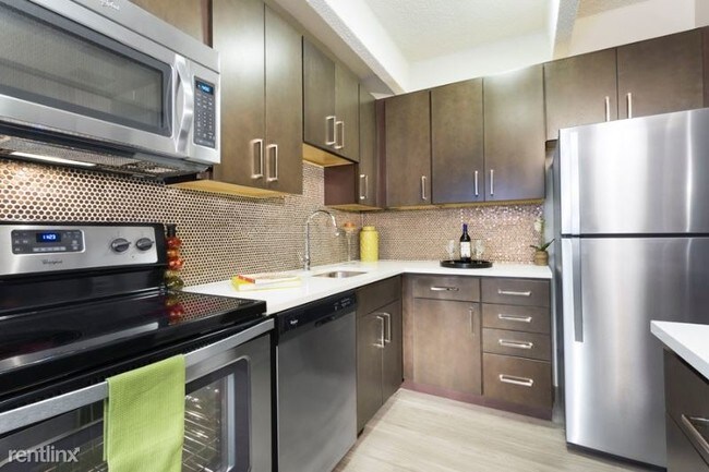 Building Photo - 1 br, 1 bath Apartment - 1045 Downing St
