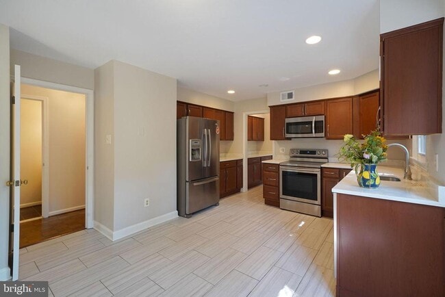 Building Photo - 8211 Labbe Ln