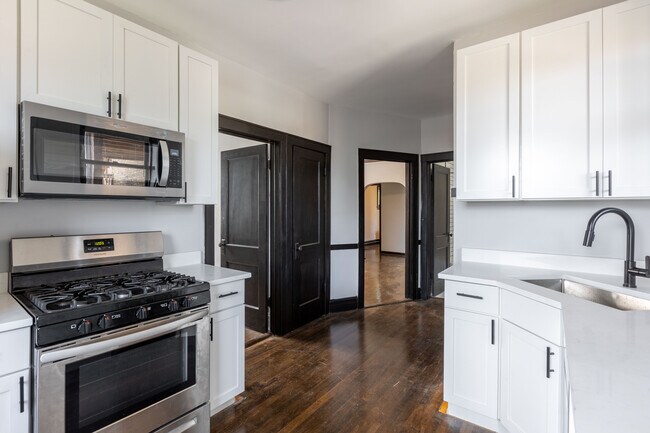 Foto del edificio - 3823 N Drake Ave