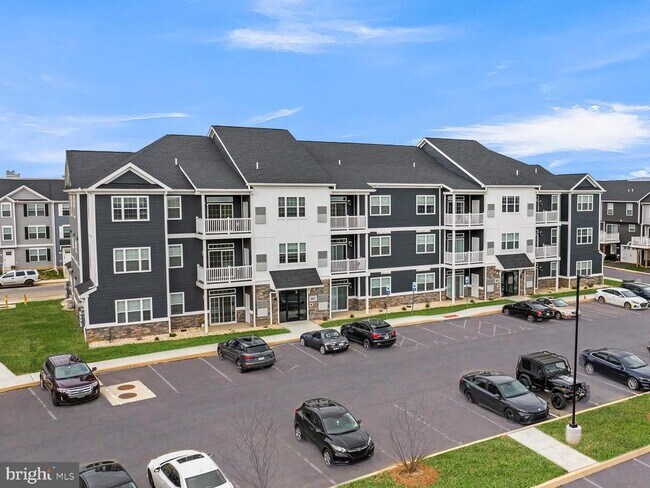Foto del edificio - 3000 Larkwood Cir