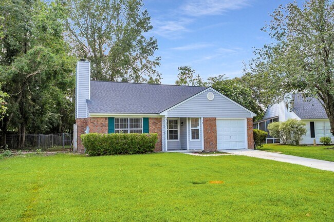 Foto del edificio - 3 Bedroom 2 Bathrooms in Sterling Creek - Richmond Hill