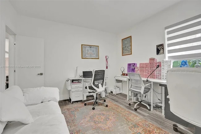 Foto del edificio - 3784 Sheridan Ave