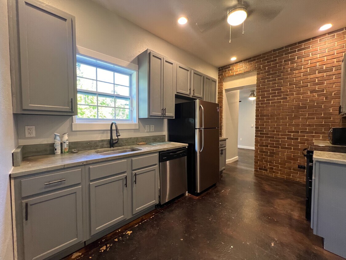 12609 Cowboy Ln Unit 2 Studio, Foley, AL 36535 Apartments in Foley