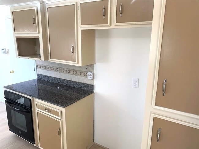 Building Photo - 13611 Elm Ct