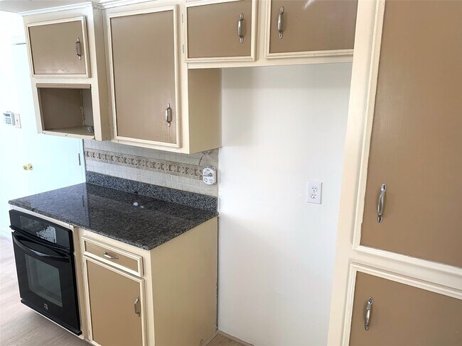 Foto del edificio - 13611 Elm Ct