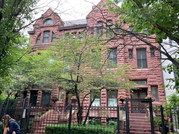 Main Picture - 1228 N Dearborn St