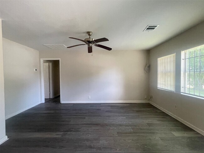 Foto del edificio - 10509 Fairland Dr