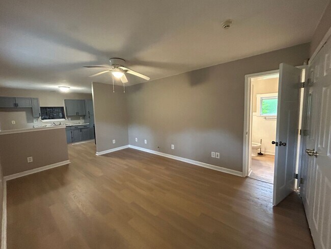 Foto del edificio - **PRICE IMPROVEMENT**111 Magnolia Dr: Newl...