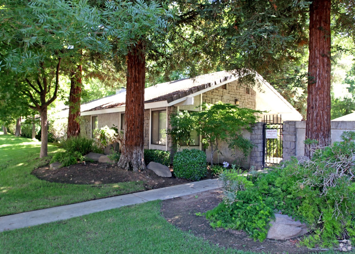 Foto del edificio - Foxhollow Apartments