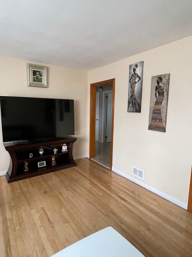Living Room - 72 Grove St