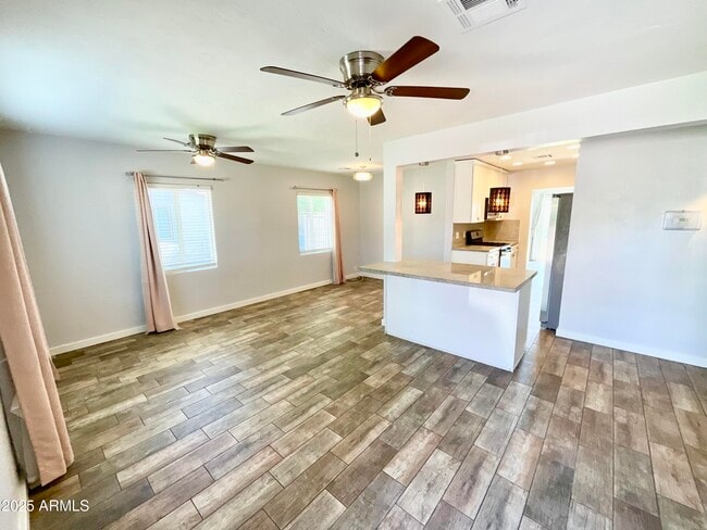 Foto del edificio - 1705 West Campbell Ave