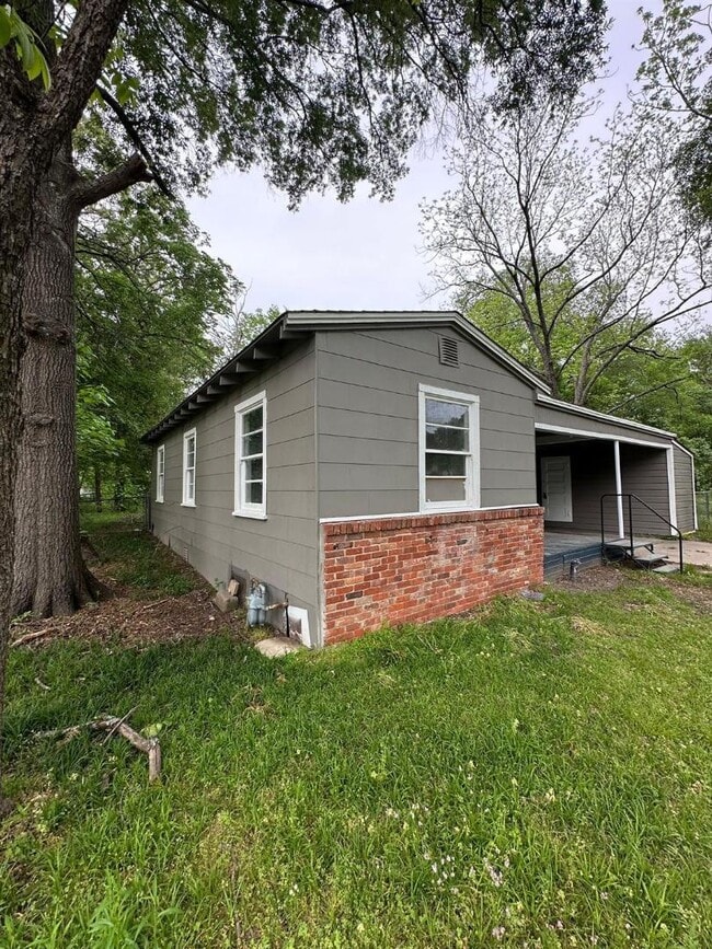 Building Photo - 106 Circle Dr