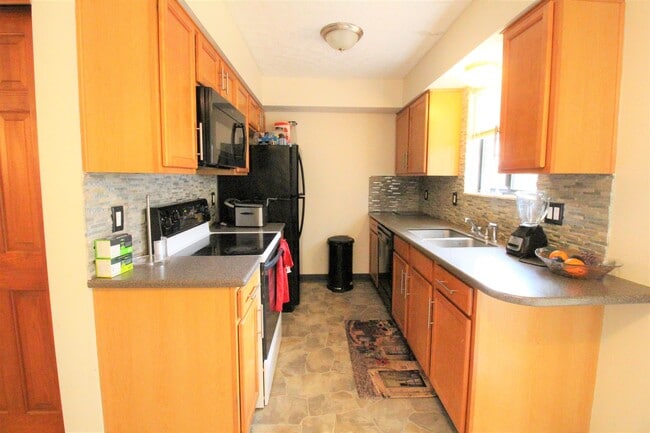Building Photo - 3090 Highcliff Ct