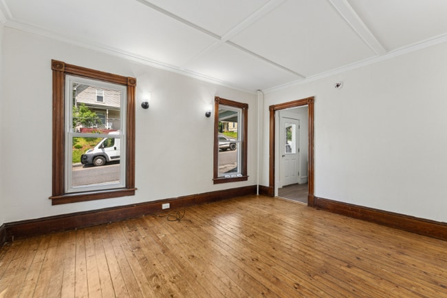 Building Photo - 17 Sibley Ave